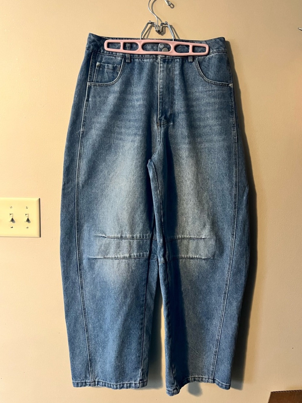 Barrel Jeans in a medium blue wash. Size L unbranded.